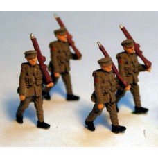 F49p Painted 4 Soldiers Marching OO 1:76 Scale Model Kit