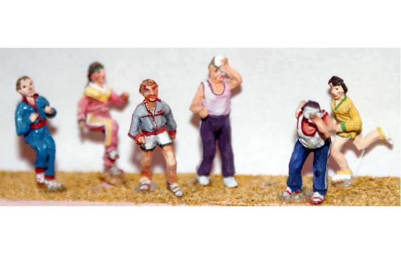 F57 6 people Jogging Unpainted Kit OO Scale 1:76 