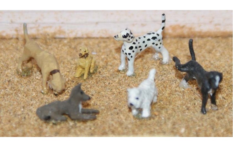 F66 6 assorted Dogs Unpainted Kit OO Scale 1:76