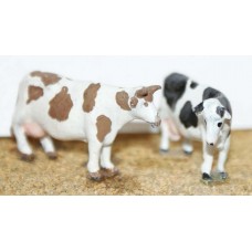 F68 4 Cows various stances Unpainted Kit OO Scale 1:76