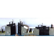 F6a Canal-narrow lock gates & sundries Unpainted Kit OO Scale 1:76