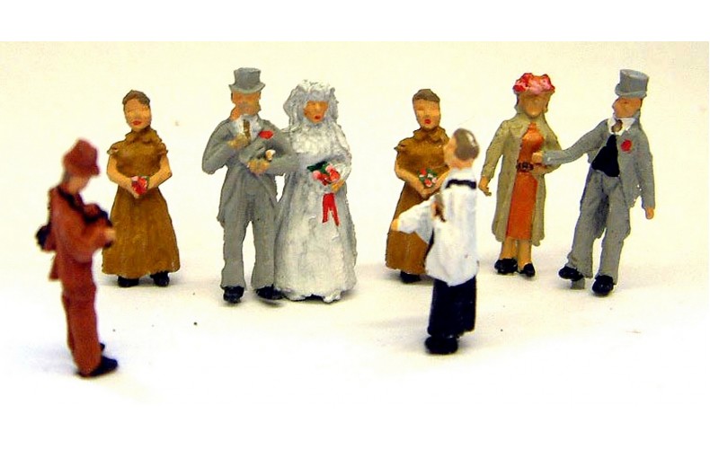 F74p Painted White Wedding scene (8 figs) OO 1:76 Scale Model Kit