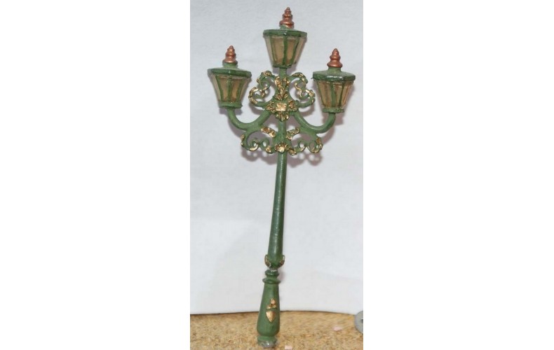 F81 Ornate octagonal Street Lamp Unpainted Kit OO Scale 1:76