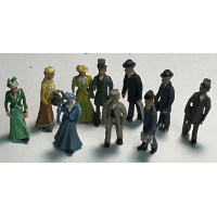 F8cp 10 Painted Walking Vic/Edw Figures (OO scale 1/76th)