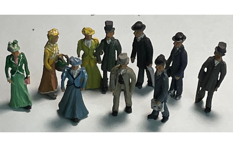 F8c 10x Vic/Edw Walking Figures Unpainted kit (OO scale 1/76th)