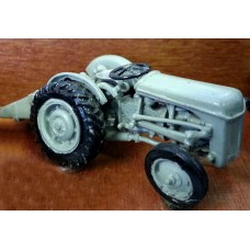 G157 Ferguson TEA 20 farm Tractor 1952 Unpainted Kit OO Scale 1:76