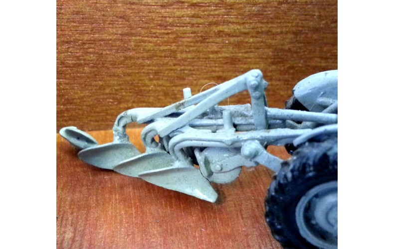 G159 Plough - 3 furrow (for farm tractors) Unpainted Kit OO Scale 1:76