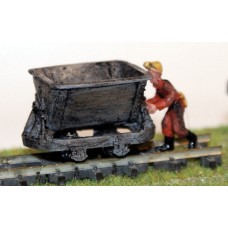 J25 Mining ore/tipper truck and mine figure Unpainted Kit OO Scale 1:76