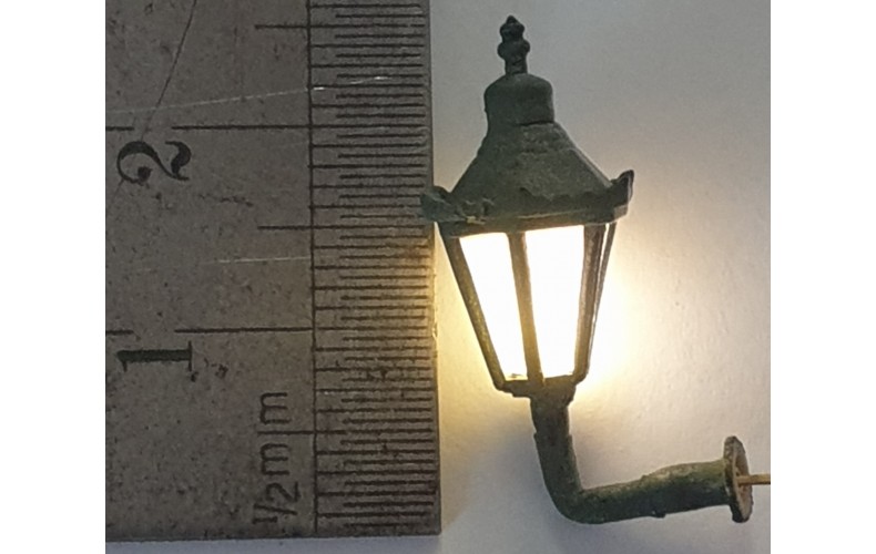 L53p Hexagonal Wall Mounted Lamp Working (O scale 1/43rd)