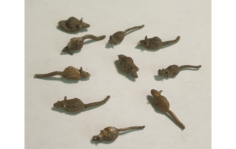 L54  10 Assorted Rats and Mice ( O scale 1/43rd)