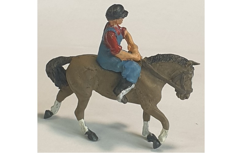 L57 2 horses and riders (male and female) (O scale 1/43rd)