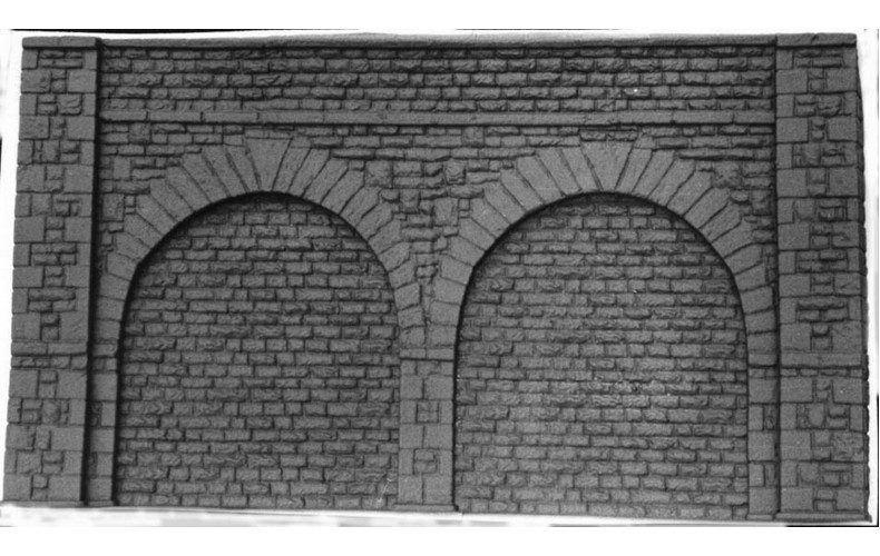 L9a Tall Stone Embankment Walls 38x21cm  Unpainted Kit O Scale 1:43