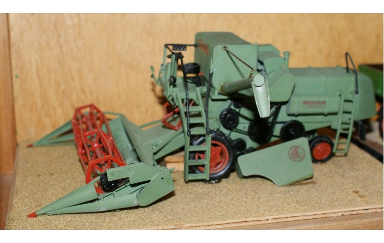 M15 Claas Matador 'Giant' Combine harvester  Unpainted Kit O Scale 1:43