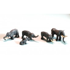 NZ1 Zoo Elephants x 4 and one baby elephant Unpainted Kit N Scale 1:148