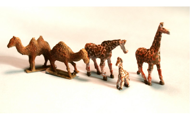 NZ2 Zoo Plains Animals Giraffes and Camels Unpainted Kit N Scale 1:148