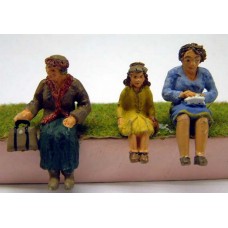 OF23 3 seated Women Unpainted Kit O Scale 1:43