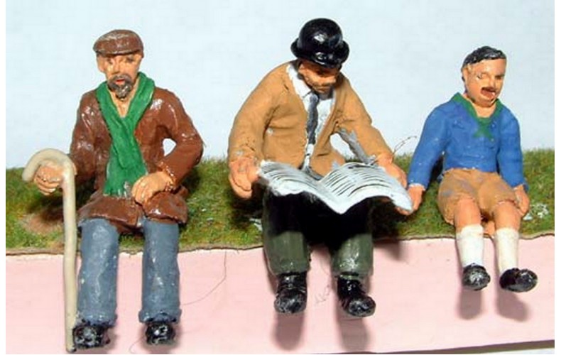 OF24p Painted 3 Seated Men (O Scale 1/43rd)