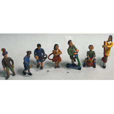 OF32 7 x Children Playing with Toys ( O Scale 1/43rd)