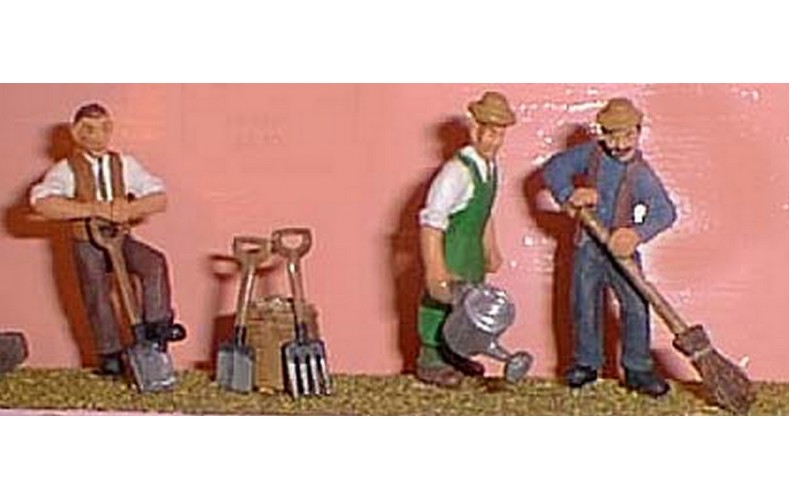 OF4p Painted Gardener Figs Digging/ Watering / Sweeping O Scale 1/43rd