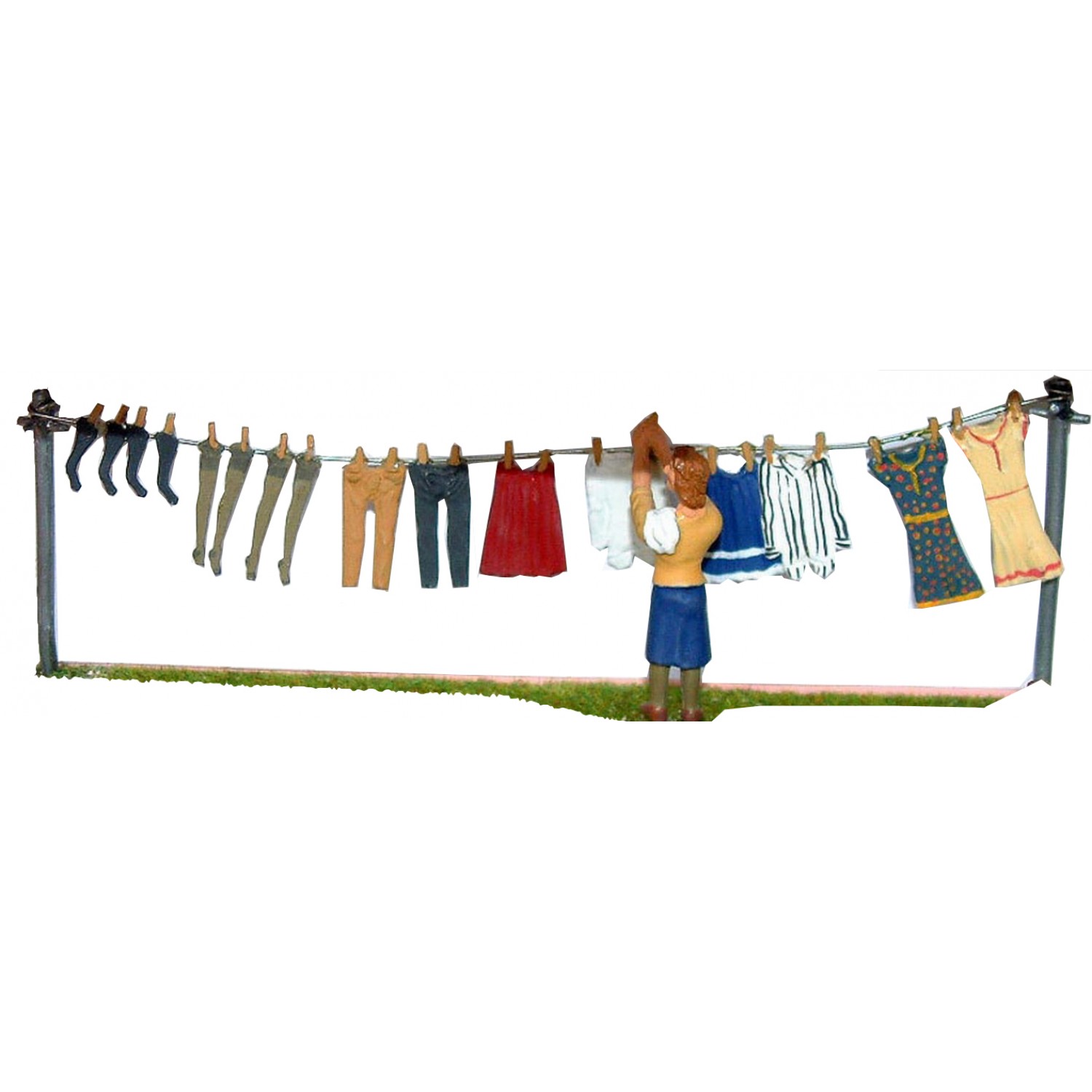 Washing line clothes and figures - Unpainted OO Scale Langley F212 
