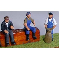 OF9p Painted 3 x Farm Figures (2 sitting one standing) (O scale 1/43rd)