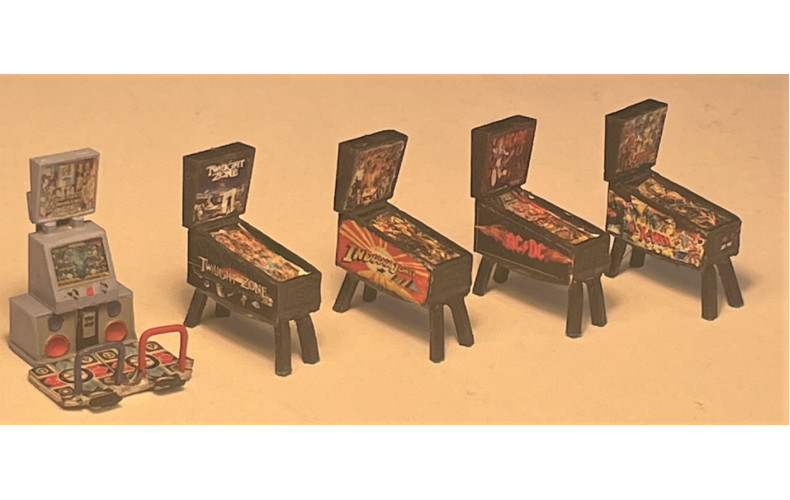 Q49c 4 x Pinball Machines & Dance Machine (OO Scale 1/76th)