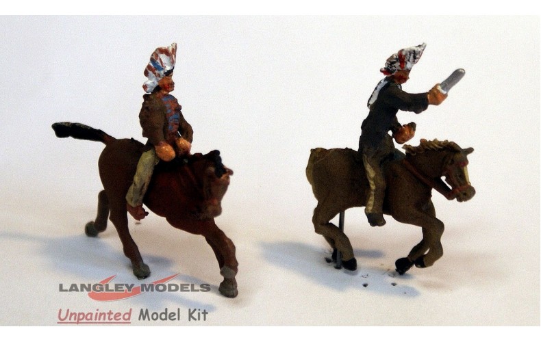 USA4 2 Mounted Indians with knifes Unpainted Kit OO Scale 1:76 