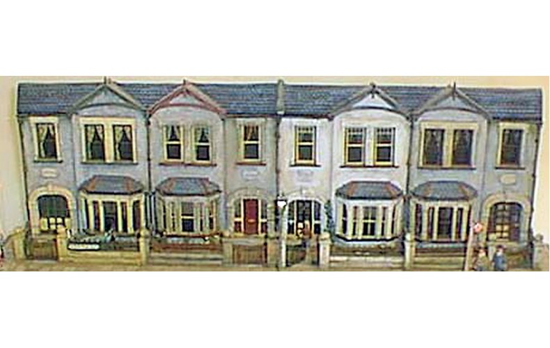 V7set Villa fronts - terrace of 4 Unpainted Kit OO Scale 1:76