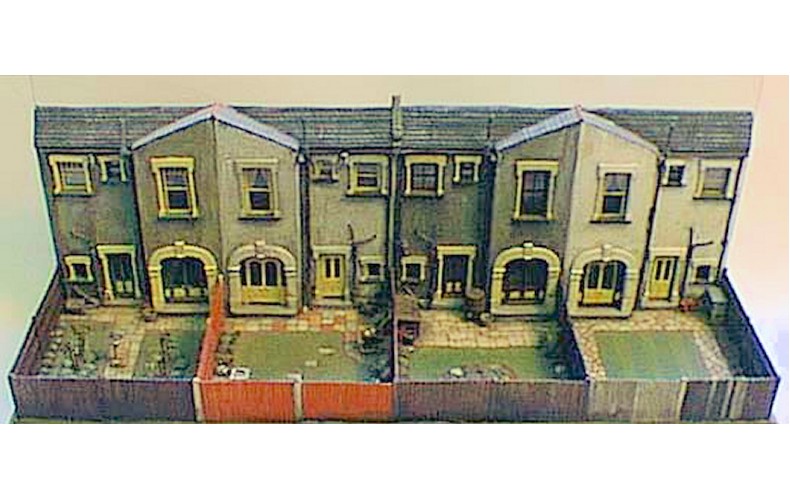 V8set Villa backs - terrace of 4 Unpainted Kit OO Scale 1:76