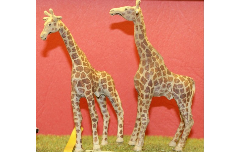 Z05 2 x Giraffes (OO scale 1/76th)