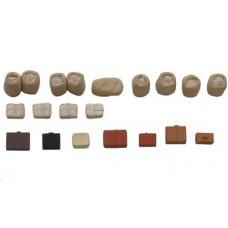 38758 Painted Platform Goods and bags (OO/HO Scale 1/87th)