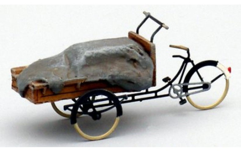 38760 Painted Delivery Tricycle with canvas covered load (OO/HO Scale 1/87th)